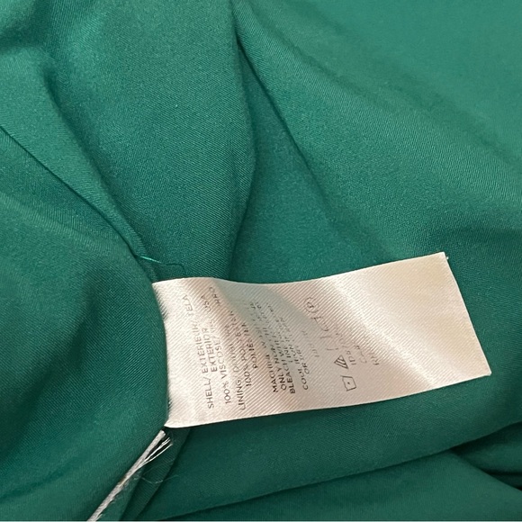 LOFT Women’s Kelly Green Floral V Neck Sleeveless Flowy Short Romper W/ Pockets - Picture 7 of 7